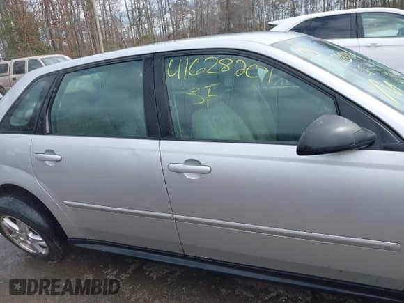 2005 Chevrolet Malibu Maxx LS z VIN 1G1ZT62835F296858, wystawiony jako IAAI lot #41628201 z przebiegiem 128 115 mil mil oraz . Historia ofert i sprzedaży dostępna na DreamBid. Obrazek 13.