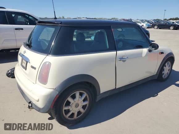 2004 MINI Hardtop with VIN WMWRC33494TJ59809, listed as a Copart auction lot 87088565 with 184,742 mi miles and Salvage title. Bid and sale history available at DreamBid. Image 3.