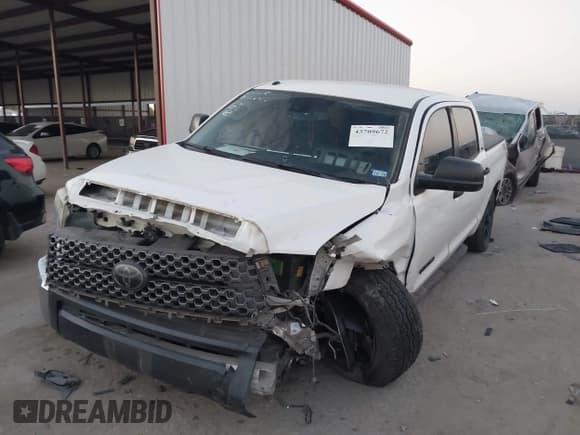 ✅ 2018 Toyota Tundra SR5 • VIN: 5TFEM5F18JX131354 • Лот: 43709672. Опубликован ранее на IAAI с пробегом 88 136 миль. Бесплатный доступ к архиву аукционных продаж из США и подробный отчёт об истории автомобиля на DreamBid. Изображение 2.