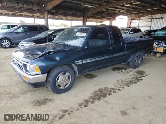 ✅ 1994 Toyota Pickup • VIN: JT4VN93D8R5042135 • Lot: 45686625. Listed on Copart with 139,784 mi. Free auction sales archive from the USA and detailed vehicle history report at DreamBid. Image 1.