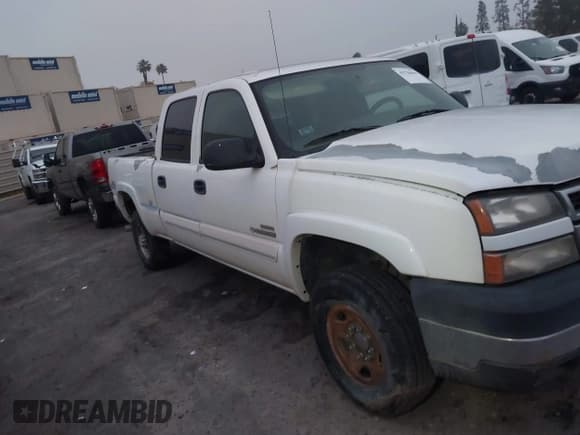 ✅ 2006 Chevrolet Silverado 2500HD LT1 • VIN: 1GCHK23286F114288 • Лот: 43728466. Опубликован ранее на IAAI с пробегом 317 055 миль. Бесплатный доступ к архиву аукционных продаж из США и подробный отчёт об истории автомобиля на DreamBid. Изображение 14.
