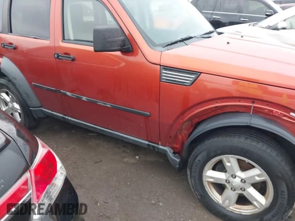 ✅ 2007 Dodge Nitro SXT • VIN: 1D8GU28K17W601446 • Lot: 41014232. Wystawiony na IAAI z przebiegiem 213 935 mil. Bezpłatny archiwum sprzedaży aukcyjnych z USA i szczegółowy raport historii pojazdu na DreamBid. Zdjęcie 6.