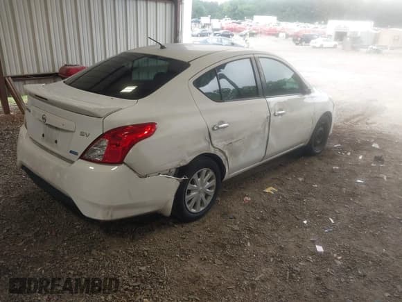 ✅ 2016 Nissan Versa SV • VIN: 3N1CN7AP4GL880686 • Lot: 42871115. Listed on IAAI with 130,000 mi. Free auction sales archive from the USA and detailed vehicle history report at DreamBid. Image 4.