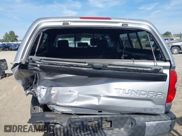 ✅ 2020 Toyota Tundra Platinum • VIN: 5TFAY5F18LX916513 • Lot: 43159824. Wystawiony na IAAI z przebiegiem 18 111 mil. Bezpłatny archiwum sprzedaży aukcyjnych z USA i szczegółowy raport historii pojazdu na DreamBid. Zdjęcie 16.