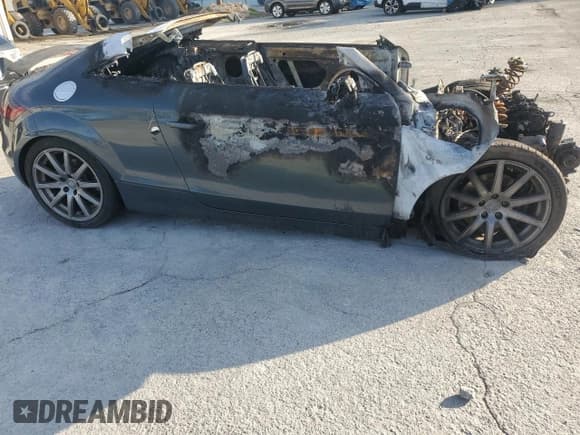 ✅ 2010 Audi TT • VIN: TRUFFAFK6A1020228 • Лот: 65330815. Опубликован ранее на Copart с пробегом Не указан. Бесплатный доступ к архиву аукционных продаж из США и подробный отчёт об истории автомобиля на DreamBid. Изображение 4.