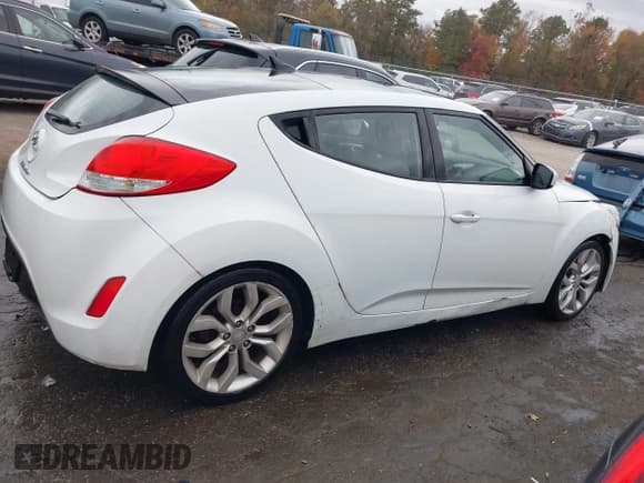 ✅ 2013 Hyundai Veloster w/Black Int • VIN: KMHTC6AD9DU145590 • Lot: 43545139. Wystawiony na IAAI z przebiegiem 155 729 mil. Bezpłatny archiwum sprzedaży aukcyjnych z USA i szczegółowy raport historii pojazdu na DreamBid. Zdjęcie 13.