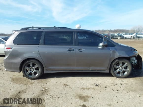 ✅ 2015 Toyota Sienna SE • VIN: 5TDXK3DC8FS633124 • Lot: 41475935. Listed on IAAI with 182,921 mi. Free auction sales archive from the USA and detailed vehicle history report at DreamBid. Image 13.