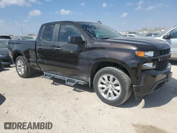 ✅ 2020 Chevrolet Silverado 1500 Custom • VIN: 1GCRWBEH0LZ235143 • Lot: 87469695. Wystawiony na Copart z przebiegiem 110 818 mil. Bezpłatny archiwum sprzedaży aukcyjnych z USA i szczegółowy raport historii pojazdu na DreamBid. Zdjęcie 4.