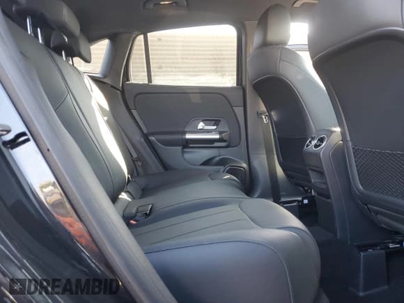 ✅ 2023 Mercedes-Benz GLA 250 • VIN: W1N4N4GB5PJ474928 • Lot: 85147345. Wystawiony na Copart z przebiegiem 41 016 mil. Bezpłatny archiwum sprzedaży aukcyjnych z USA i szczegółowy raport historii pojazdu na DreamBid. Zdjęcie 11.