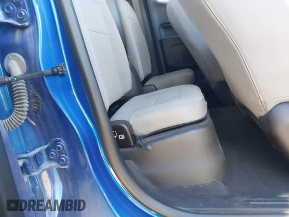 ✅ 2020 Chevrolet Colorado 2WD Work Truck • VIN: 1GCHSBEA8L1136014 • Lot: 43616107. Listed on IAAI with 125,642 mi. Free auction sales archive from the USA and detailed vehicle history report at DreamBid. Image 8.