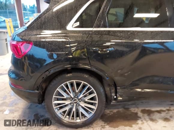 ✅ 2022 Audi Q3 Premium • VIN: WA1AUCF32N1052737 • Lot: 43608620. Listed on IAAI with 19,269 mi. Free auction sales archive from the USA and detailed vehicle history report at DreamBid. Image 6.