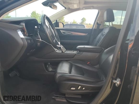 ✅ 2019 Cadillac XT5 Premium Luxury FWD • VIN: 1GYKNERS5KZ215166 • Lot: 85185325. Wystawiony na Copart z przebiegiem 129 590 mil. Bezpłatny archiwum sprzedaży aukcyjnych z USA i szczegółowy raport historii pojazdu na DreamBid. Zdjęcie 7.