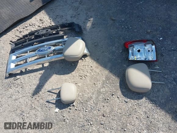 ✅ 2010 Ford Escape Hybrid • VIN: 1FMCU4K37AKB21402 • Lot: 42252202. Listed on IAAI with 148,809 mi. Free auction sales archive from the USA and detailed vehicle history report at DreamBid. Image 12.