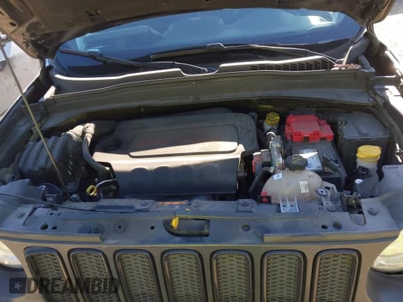 ✅ 2018 Jeep Renegade Latitude • VIN: ZACCJBBBXJPJ43843 • Lot: 42848075. Wystawiony na IAAI z przebiegiem 76 556 mil. Bezpłatny archiwum sprzedaży aukcyjnych z USA i szczegółowy raport historii pojazdu na DreamBid. Zdjęcie 10.