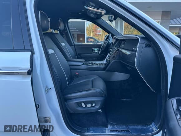 ✅ 2020 Rolls-Royce Cullinan Black Badge • VIN: SLATV8C05LU200594 • Лот: 85188995. Опубликован ранее на Copart с пробегом 115 739 миль. Бесплатный доступ к архиву аукционных продаж из США и подробный отчёт об истории автомобиля на DreamBid. Изображение 4.