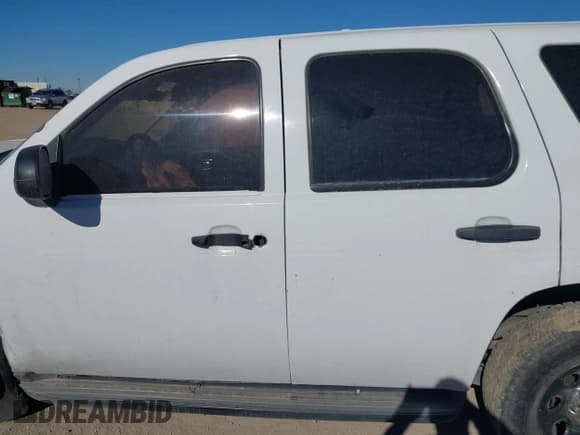 ✅ 2012 Chevrolet Tahoe Commercial • VIN: 1GNLC2E01CR245275 • Lot: 41069908. Wystawiony na IAAI z przebiegiem 188 179 mil. Bezpłatny archiwum sprzedaży aukcyjnych z USA i szczegółowy raport historii pojazdu na DreamBid. Zdjęcie 13.