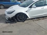 ✅ 2022 Tesla Model 3 Long Range • VIN: 5YJ3E1EB3NF205920 • Lot: 43675741. Wystawiony na IAAI z przebiegiem Nie podano. Bezpłatny archiwum sprzedaży aukcyjnych z USA i szczegółowy raport historii pojazdu na DreamBid. Zdjęcie 6.