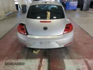 ✅ 2014 Volkswagen Beetle Entry • VIN: 3VWF17AT7EM659056 • Lot: 81663565. Wystawiony na Copart z przebiegiem 129 208 mil. Bezpłatny archiwum sprzedaży aukcyjnych z USA i szczegółowy raport historii pojazdu na DreamBid. Zdjęcie 6.