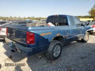 2006 Dodge Dakota SLT z VIN 1D7HE42N36S508406, wystawiony jako Copart lot #75388324 z przebiegiem 152 077 mil mil oraz Szkoda całkowita • Salvage title. Historia ofert i sprzedaży dostępna na DreamBid. Obrazek 3.