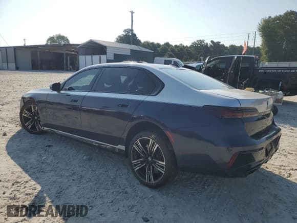 ✅ 2023 BMW 7 Series 760i xDrive • VIN: WBA33EJ0XPCM64354 • Lot: 68515925. Wystawiony na Copart z przebiegiem 51 746 mil. Bezpłatny archiwum sprzedaży aukcyjnych z USA i szczegółowy raport historii pojazdu na DreamBid. Zdjęcie 2.