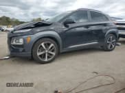 ✅ 2021 Hyundai Kona Limited • VIN: KM8K33A58MU707823 • Лот: 72263674. Опубликован ранее на Copart с пробегом 62 024 миль. Бесплатный доступ к архиву аукционных продаж из США и подробный отчёт об истории автомобиля на DreamBid. Изображение 1.
