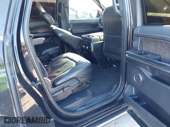 ✅ 2019 Ford Expedition Max Limited • VIN: 1FMJK2AT3KEA01941 • Lot: 43665830. Listed on IAAI with 213,270 mi. Free auction sales archive from the USA and detailed vehicle history report at DreamBid. Image 8.