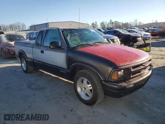 ✅ 1996 Chevrolet S-10 LS • VIN: 1GCCS19X1TK216512 • Лот: 85326604. Опубликован ранее на Copart с пробегом 201 280 миль. Бесплатный доступ к архиву аукционных продаж из США и подробный отчёт об истории автомобиля на DreamBid. Изображение 4.