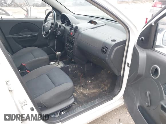 ✅ 2008 Chevrolet Aveo LS • VIN: KL1TD66698B254717 • Lot: 41540925. Wystawiony na IAAI z przebiegiem 137 597 mil. Bezpłatny archiwum sprzedaży aukcyjnych z USA i szczegółowy raport historii pojazdu na DreamBid. Zdjęcie 5.