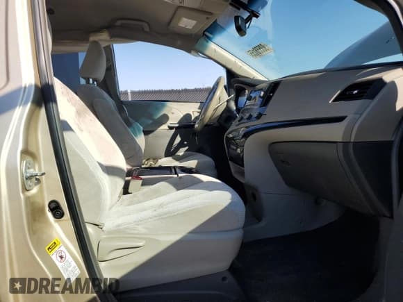 ✅ 2011 Toyota Sienna LE • VIN: 5TDKK3DC2BS135487 • Lot: 93556155. Wystawiony na Copart z przebiegiem 147 038 mil. Bezpłatny archiwum sprzedaży aukcyjnych z USA i szczegółowy raport historii pojazdu na DreamBid. Zdjęcie 7.