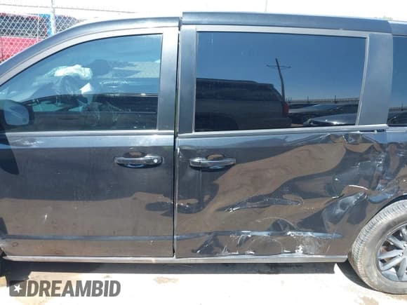 ✅ 2020 Dodge Grand Caravan GT • VIN: 2C4RDGEGXLR168930 • Lot: 42770459. Wystawiony na IAAI z przebiegiem 122 468 mil. Bezpłatny archiwum sprzedaży aukcyjnych z USA i szczegółowy raport historii pojazdu na DreamBid. Zdjęcie 14.