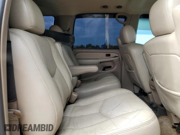 ✅ 2003 GMC Yukon XL SLT • VIN: 3GKEC16T83G168123 • Lot: 81252095. Wystawiony na Copart z przebiegiem 167 951 mil. Bezpłatny archiwum sprzedaży aukcyjnych z USA i szczegółowy raport historii pojazdu na DreamBid. Zdjęcie 11.