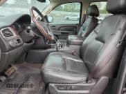 ✅ 2014 GMC Yukon XL Denali • VIN: 1GKS2MEF8ER164451 • Lot: 81793725. Wystawiony na Copart z przebiegiem 144 611 mil. Bezpłatny archiwum sprzedaży aukcyjnych z USA i szczegółowy raport historii pojazdu na DreamBid. Zdjęcie 7.