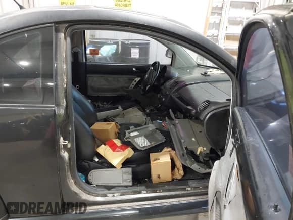 ✅ 2000 Volkswagen Beetle GLS • VIN: 3VWCF21C6YM462522 • Lot: 43896364. Wystawiony na IAAI z przebiegiem Nie podano. Bezpłatny archiwum sprzedaży aukcyjnych z USA i szczegółowy raport historii pojazdu na DreamBid. Zdjęcie 5.