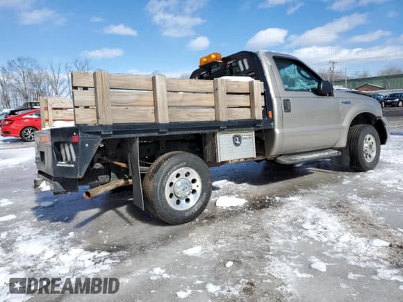 ✅ 2005 Ford F-250 XL • VIN: 1FTNF21555EA30163 • Лот: 45537455. Опубликован ранее на Copart с пробегом 126 721 миль. Бесплатный доступ к архиву аукционных продаж из США и подробный отчёт об истории автомобиля на DreamBid. Изображение 3.