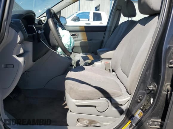 ✅ 2007 Kia Rondo LX • VIN: KNAFG525X77073080 • Lot: 85082355. Listed on Copart with 133,484 mi. Free auction sales archive from the USA and detailed vehicle history report at DreamBid. Image 7.