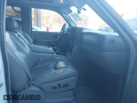 ✅ 2005 Chevrolet Suburban Z71 • VIN: 3GNFK16Z35G264713 • Лот: 41255425. Опубликован ранее на IAAI с пробегом 237 805 миль. Бесплатный доступ к архиву аукционных продаж из США и подробный отчёт об истории автомобиля на DreamBid. Изображение 5.