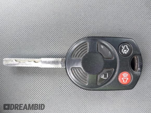 ✅ 2013 Ford C-Max SE • VIN: 1FADP5AU1DL513036 • Lot: 42062272. Wystawiony na IAAI z przebiegiem 148 121 mil. Bezpłatny archiwum sprzedaży aukcyjnych z USA i szczegółowy raport historii pojazdu na DreamBid. Zdjęcie 11.