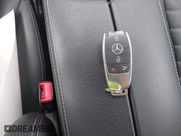 ✅ 2019 Mercedes-Benz C 43 AMG • VIN: 55SWF6EB0KU287879 • Lot: 42863581. Listed on IAAI with 61,392 mi. Free auction sales archive from the USA and detailed vehicle history report at DreamBid. Image 11.