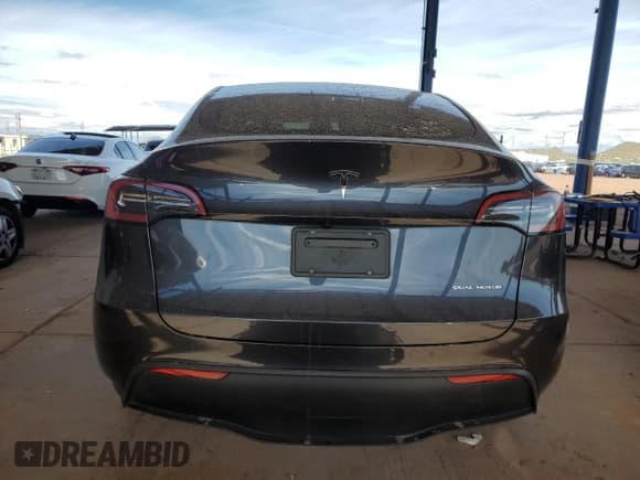 ✅ 2024 Tesla Model Y Long Range • VIN: 7SAYGDEE8RA226005 • Lot: 93294135. Listed on Copart with 15,121 mi. Free auction sales archive from the USA and detailed vehicle history report at DreamBid. Image 6.