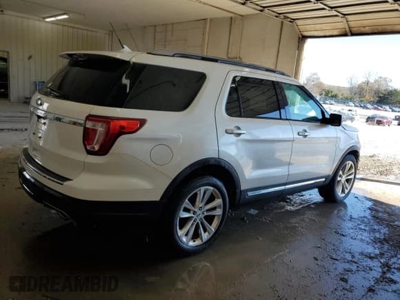 ✅ 2018 Ford Explorer XLT • VIN: 1FM5K7D87JGA23935 • Lot: 91638285. Wystawiony na Copart z przebiegiem 116 741 mil. Bezpłatny archiwum sprzedaży aukcyjnych z USA i szczegółowy raport historii pojazdu na DreamBid. Zdjęcie 3.