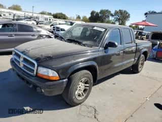 2002 Dodge Dakota Sport z VIN 1B7HL38X32S681498, wystawiony jako Copart lot #74320284 z przebiegiem 223 086 mil mil oraz Szkoda całkowita • Salvage title. Historia ofert i sprzedaży dostępna na DreamBid. Obrazek 1.