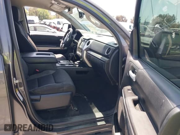 ✅ 2016 Toyota Tundra SR5 • VIN: 5TFEM5F13GX107424 • Lot: 42073037. Listed on IAAI with 88,451 mi. Free auction sales archive from the USA and detailed vehicle history report at DreamBid. Image 5.