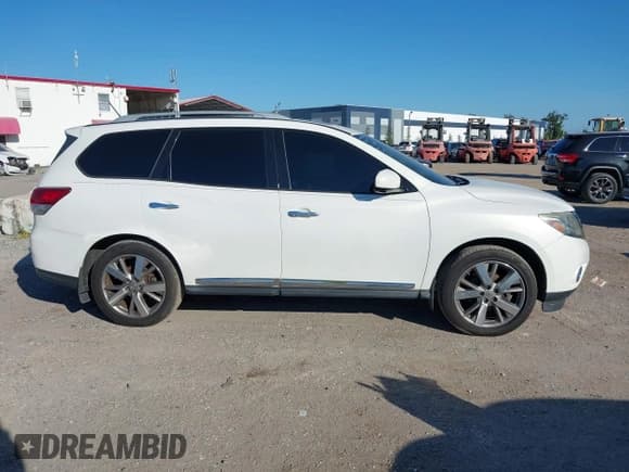 ✅ 2014 Nissan Pathfinder S • VIN: 5N1AR2MM0EC640150 • Lot: 43267387. Listed on IAAI with 229,317 mi. Free auction sales archive from the USA and detailed vehicle history report at DreamBid. Image 13.