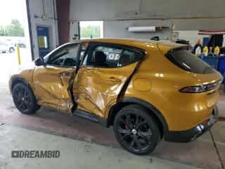 2024 Dodge Hornet R/T с VIN ZACPDFCW0R3A18373, выставлен на аукционе Copart как лот 64247645 с пробегом 5 410 миль миль и Списание • Salvage title. История ставок и продаж доступна на DreamBid. Изображение 2.