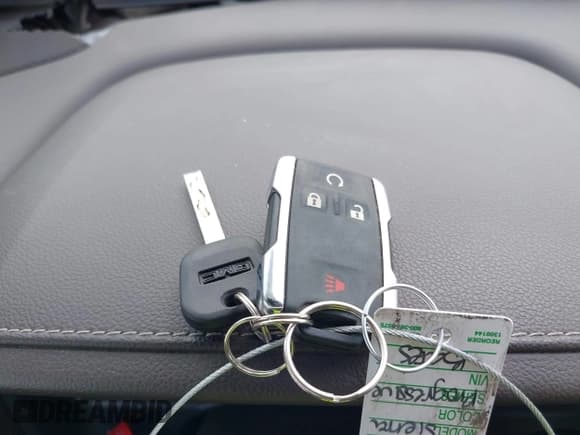 ✅ 2018 GMC Sierra 1500 Denali • VIN: 3GTP1PEC8JG525439 • Lot: 42155109. Wystawiony na IAAI z przebiegiem 73 965 mil. Bezpłatny archiwum sprzedaży aukcyjnych z USA i szczegółowy raport historii pojazdu na DreamBid. Zdjęcie 11.