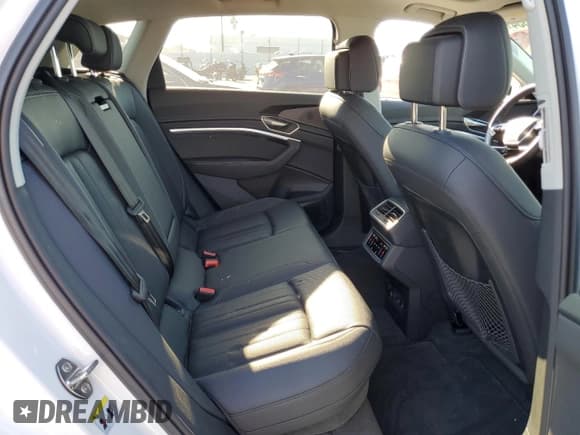 ✅ 2024 Audi Q8 e-tron Premium Plus • VIN: WA15AAGE4RB049434 • Лот: 83839334. Опубликован ранее на Copart с пробегом 7 236 миль. Бесплатный доступ к архиву аукционных продаж из США и подробный отчёт об истории автомобиля на DreamBid. Изображение 11.