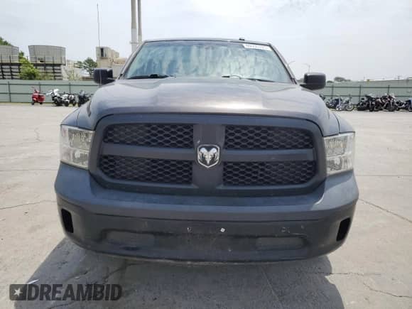 2017 Ram 1500 Tradesman z VIN 3C6JR6AG2HG791672, wystawiony jako Copart lot #60555785 z przebiegiem 174 891 mil mil oraz Czysty tytuł • Clean title. Historia ofert i sprzedaży dostępna na DreamBid. Obrazek 5.