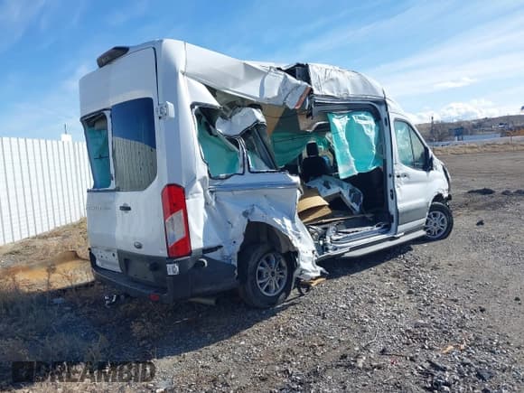 ✅ 2024 Ford Transit Passenger XL • VIN: 1FBAX2X85RKA46890 • Lot: 41648977. Wystawiony na IAAI z przebiegiem 20 637 mil. Bezpłatny archiwum sprzedaży aukcyjnych z USA i szczegółowy raport historii pojazdu na DreamBid. Zdjęcie 4.