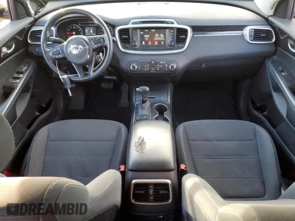 ✅ 2018 Kia Sorento L • VIN: 5XYPG4A35JG412212 • Lot: 86262505. Listed on Copart with 116,818 mi. Free auction sales archive from the USA and detailed vehicle history report at DreamBid. Image 8.