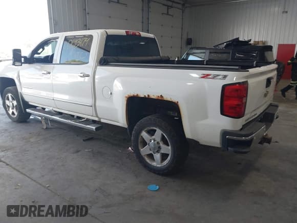 ✅ 2015 Chevrolet Silverado 2500HD LT • VIN: 1GC1KVE83FF119760 • Lot: 42693479. Listed on IAAI with 329,481 mi. Free auction sales archive from the USA and detailed vehicle history report at DreamBid. Image 3.